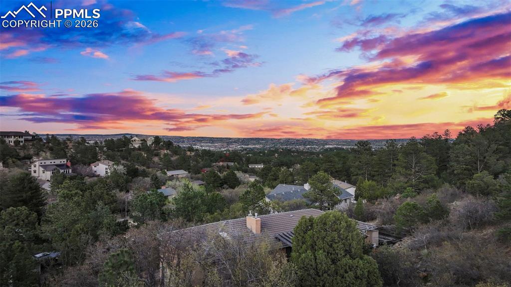 Image 24 of 26: Bedroom