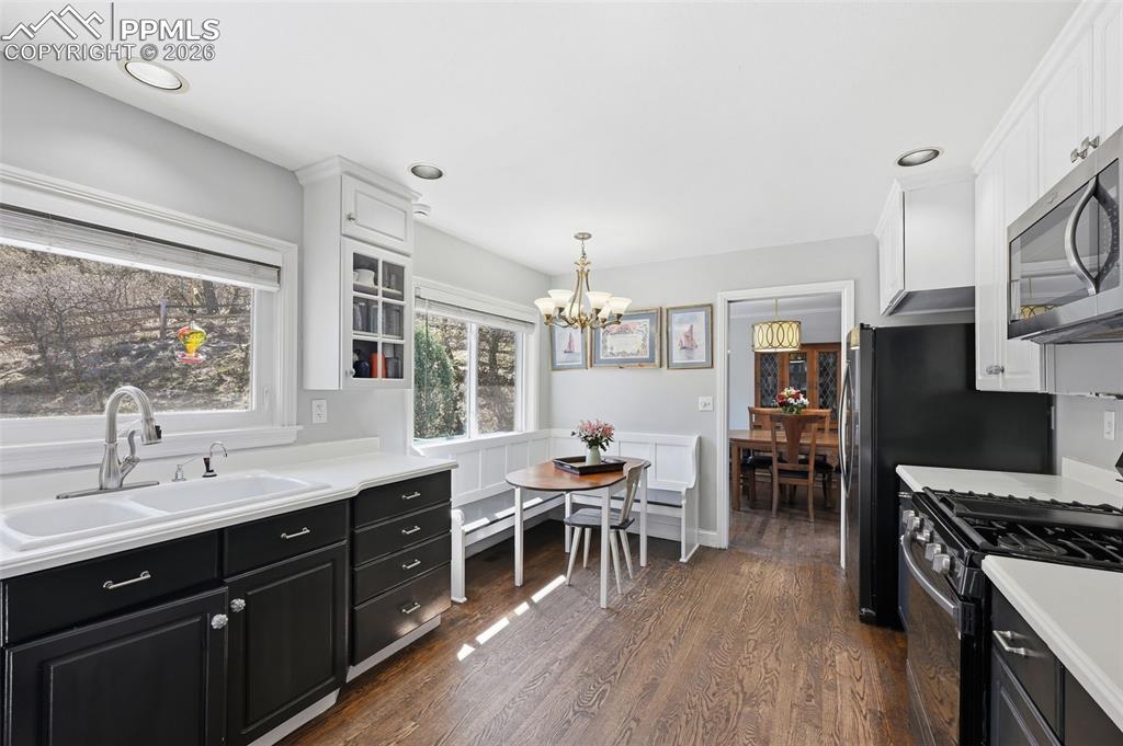 Image 9 of 26: Living Room