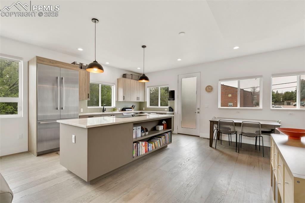 Image 10 of 39: Kitchen