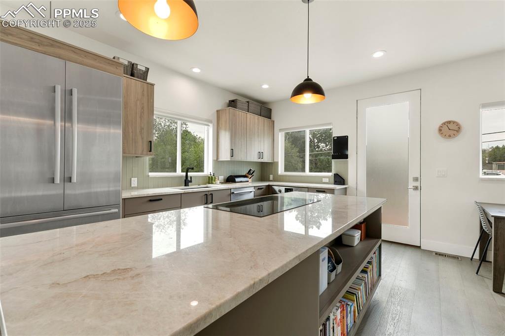 Image 12 of 39: Kitchen