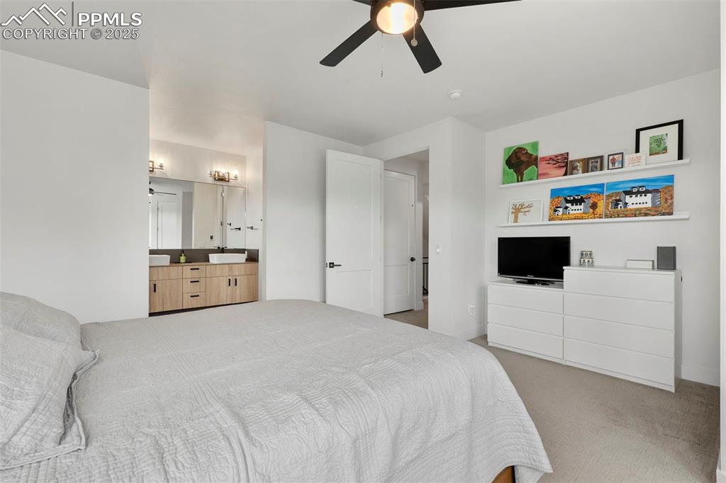 Image 19 of 39: Bedroom