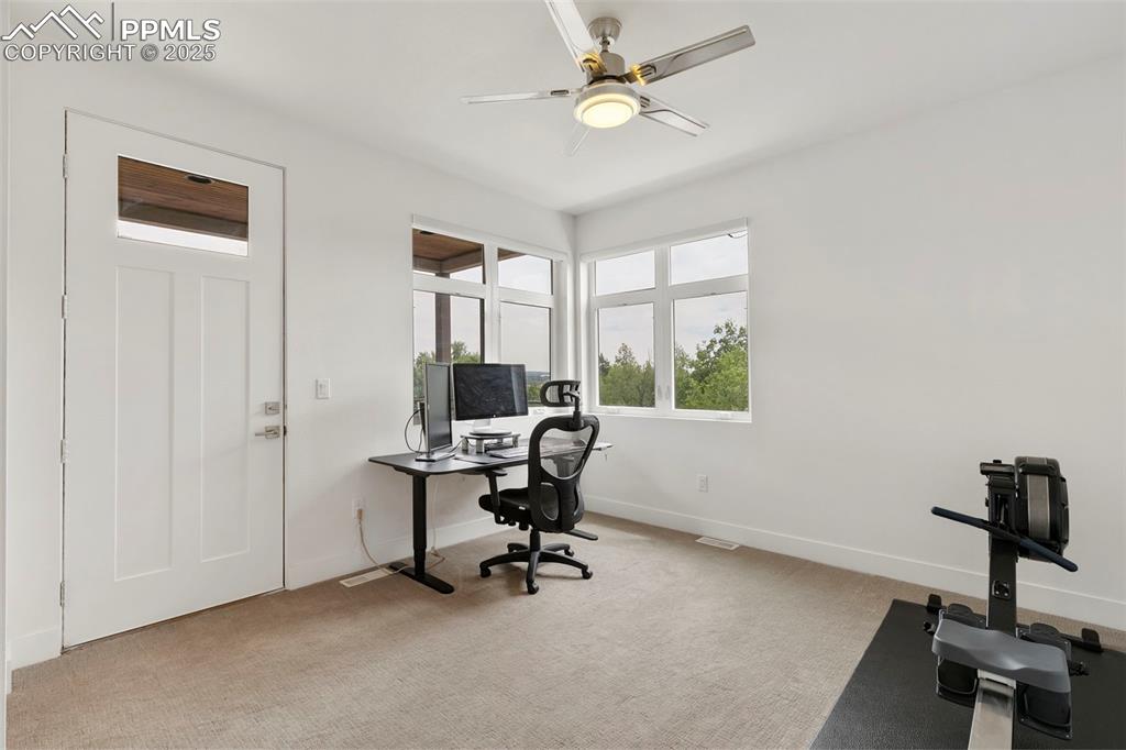 Image 26 of 39: Office