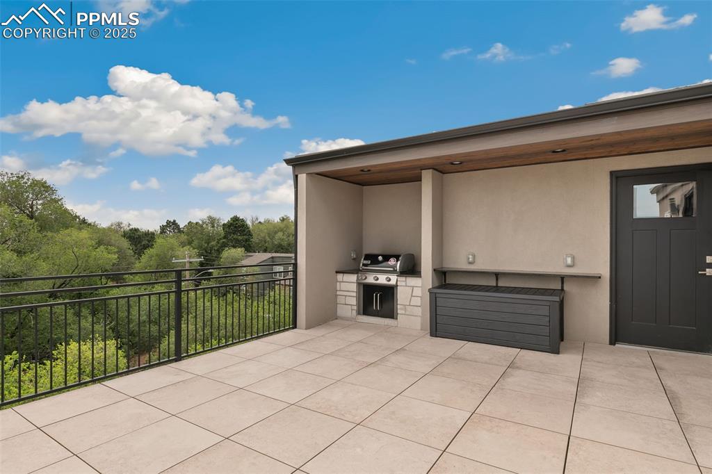 Image 30 of 39: Patio