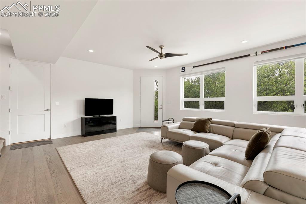 Image 5 of 39: Living Room