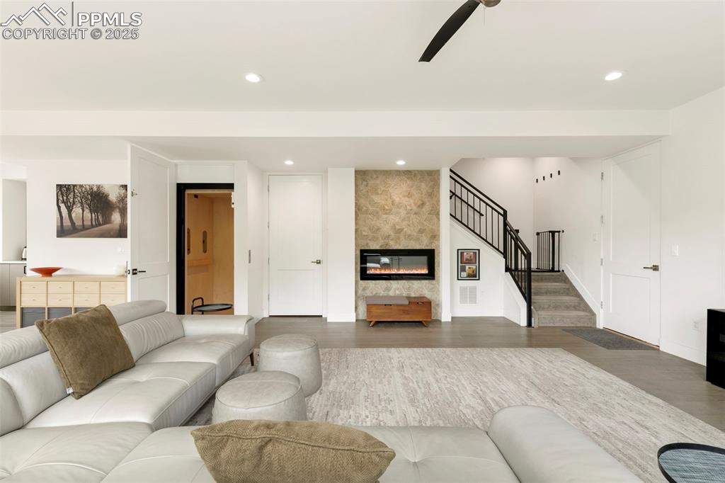 Image 6 of 39: Living Room