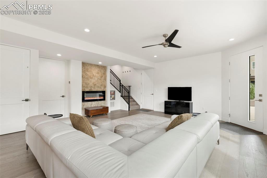 Image 7 of 39: Living Room