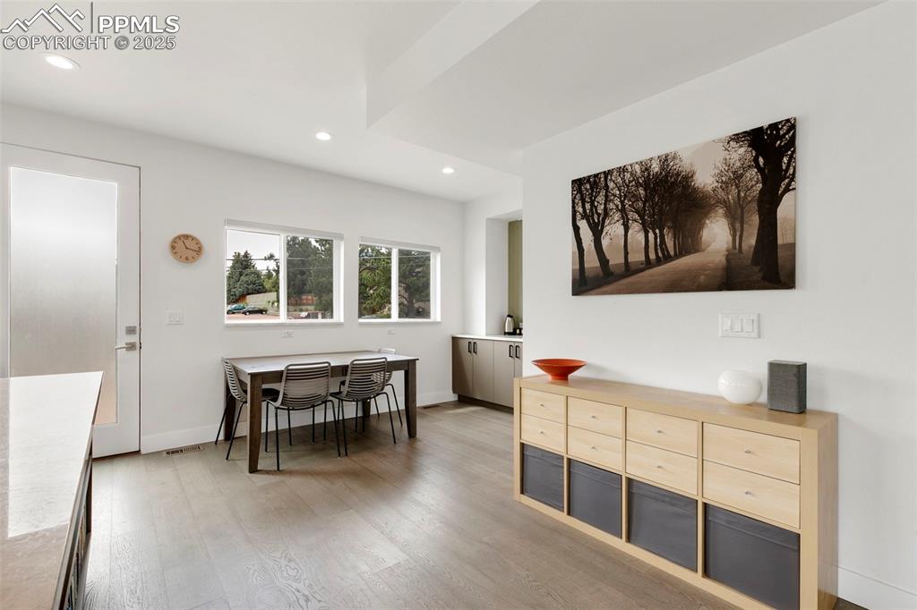 Image 8 of 39: Dining Area