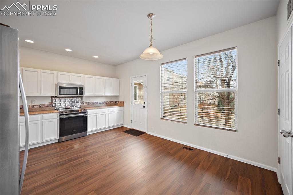 Image 11 of 33: Kitchen