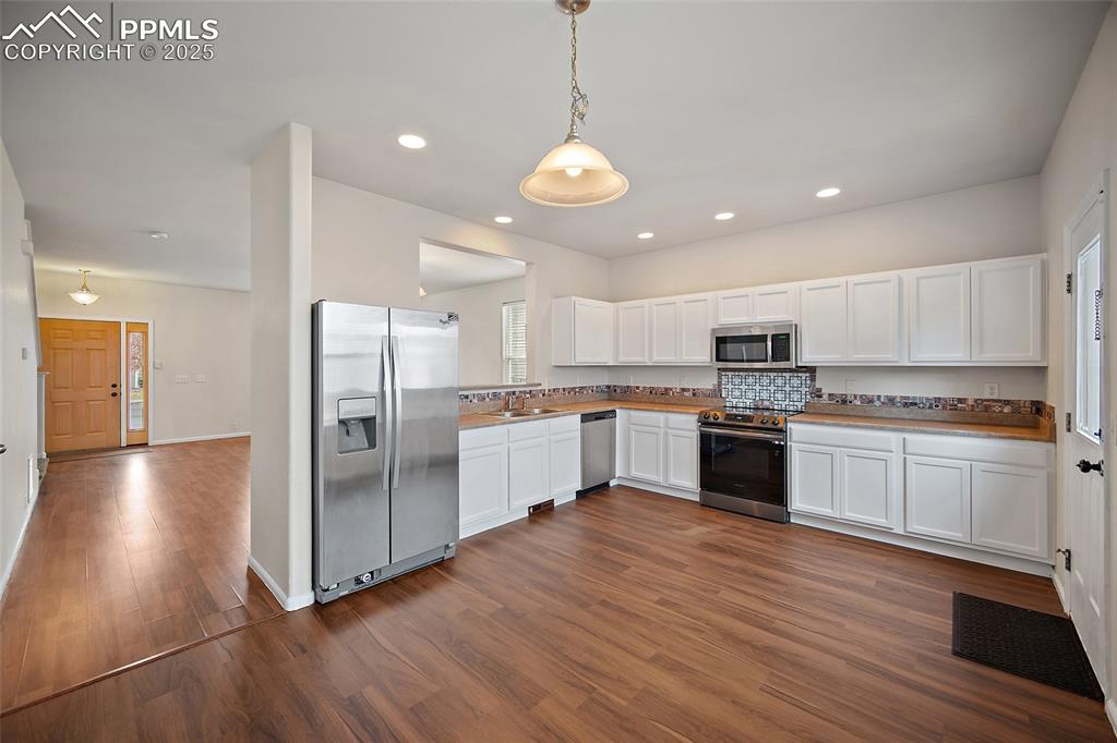 Image 12 of 33: Kitchen