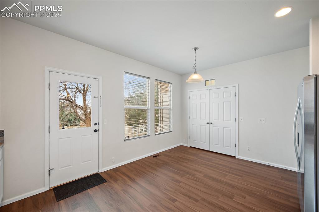 Image 14 of 33: Entry