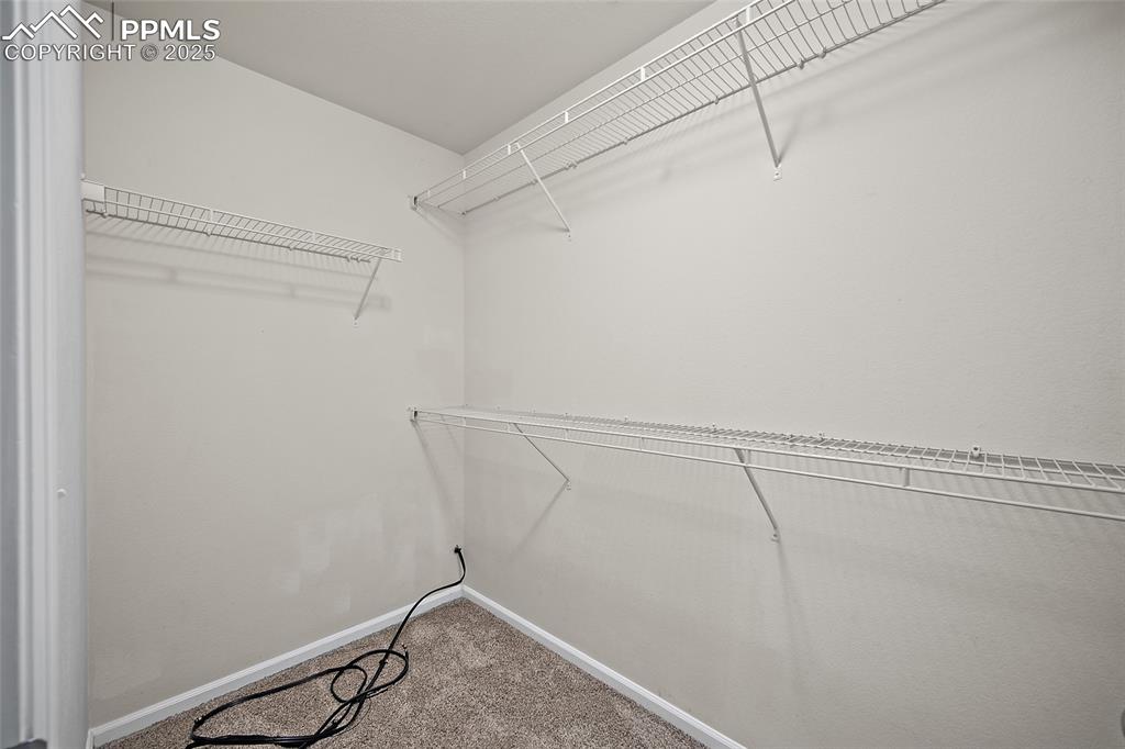 Image 24 of 33: Closet