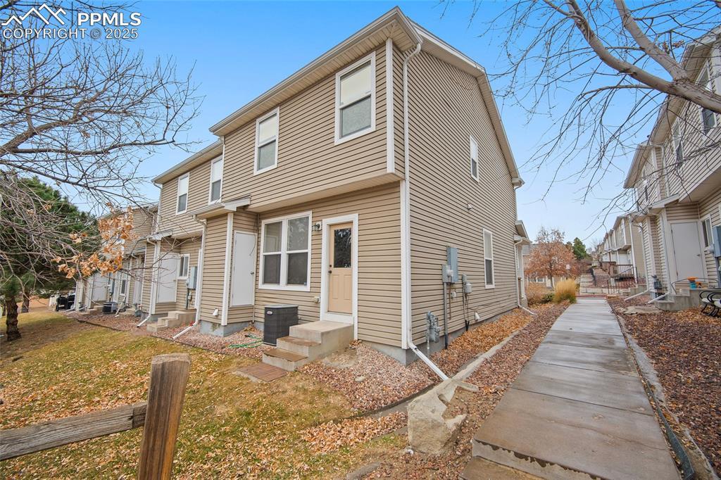 Image 4 of 33: Love all the grassy areas in the backyard. 