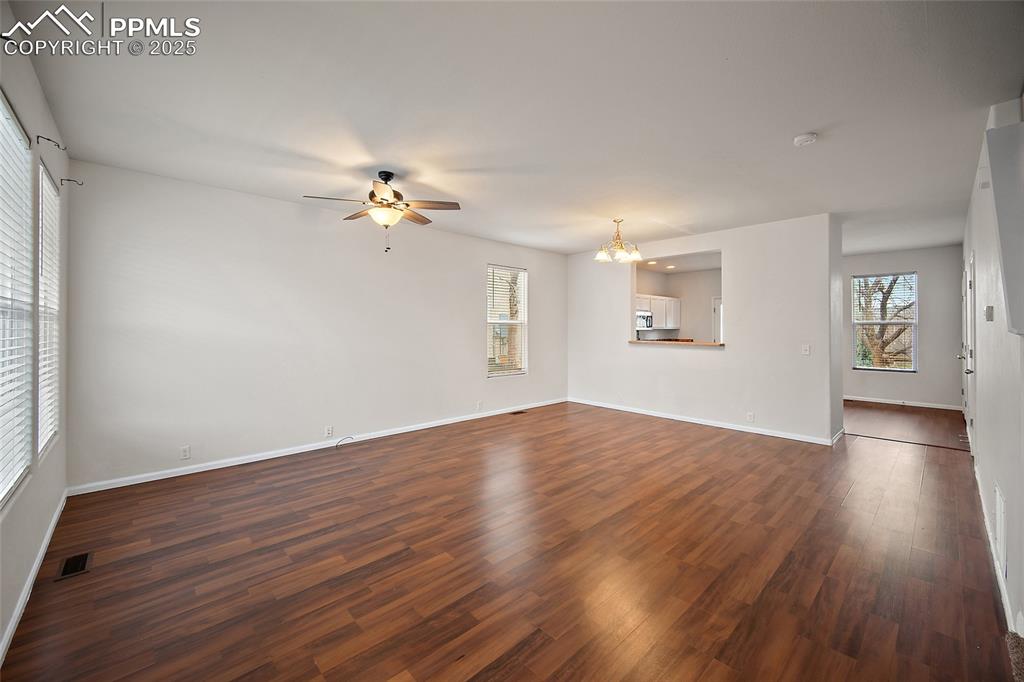 Image 7 of 33: Living Room