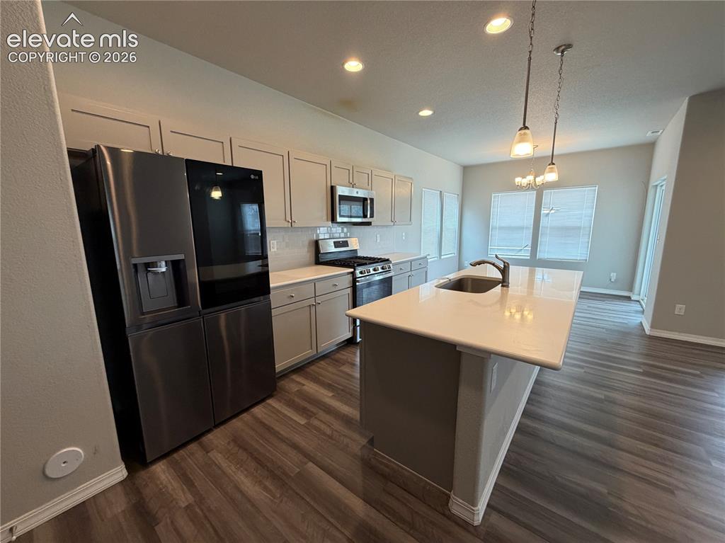 Image 11 of 28: Kitchen