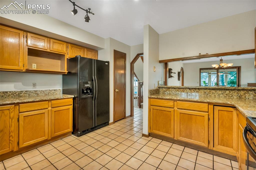 Image 13 of 38: Kitchen