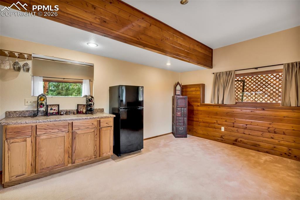 Image 30 of 38: Kitchen