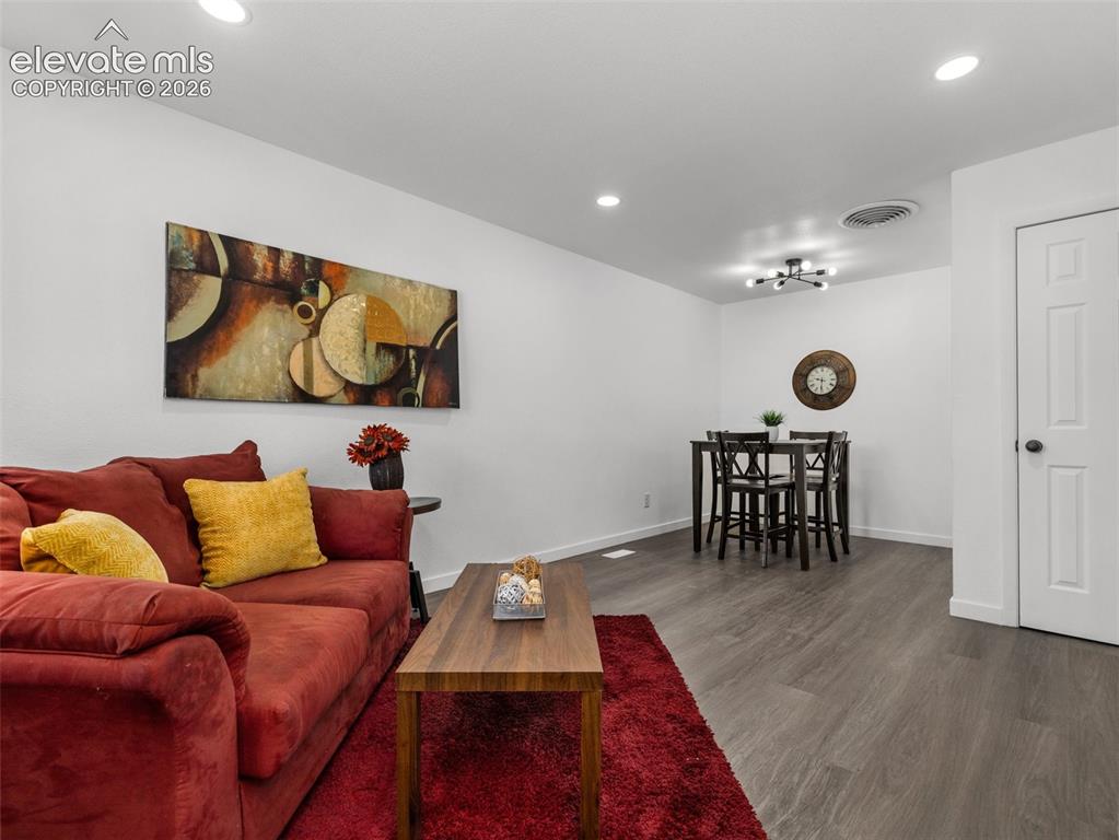 Image 5 of 21: Living Room