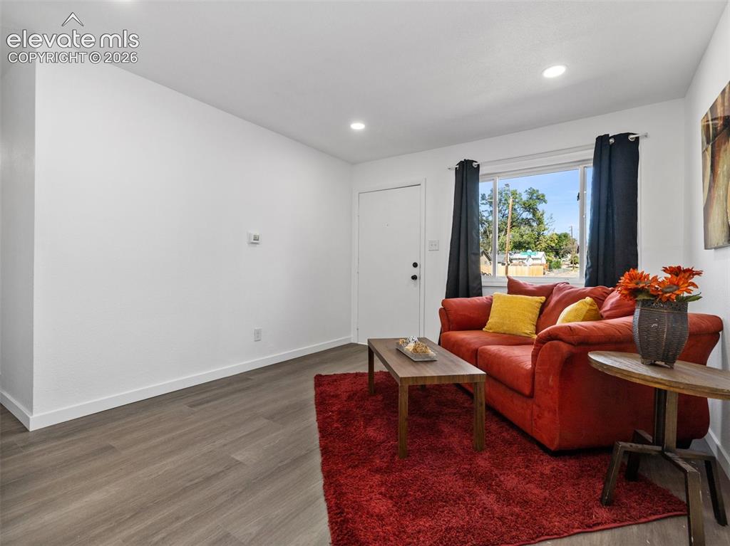 Image 6 of 21: Living Room