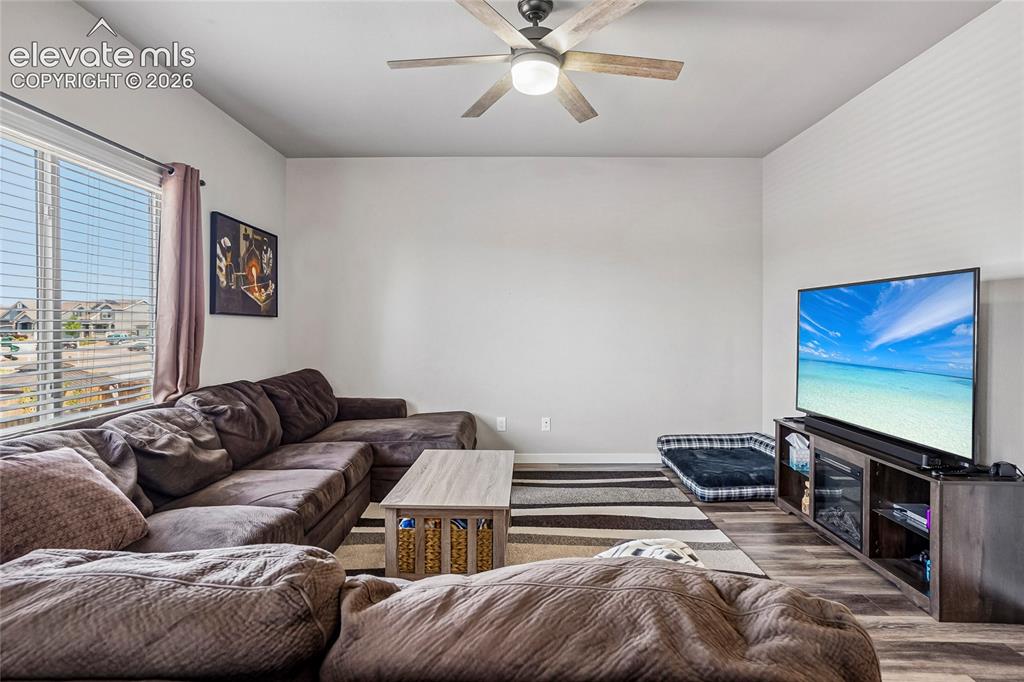 Image 13 of 50: Living Room
