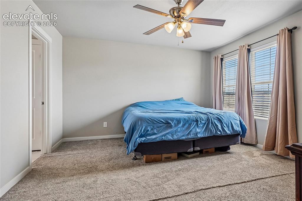 Image 19 of 50: Bedroom