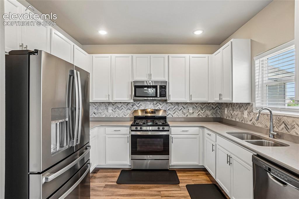 Image 6 of 50: Kitchen