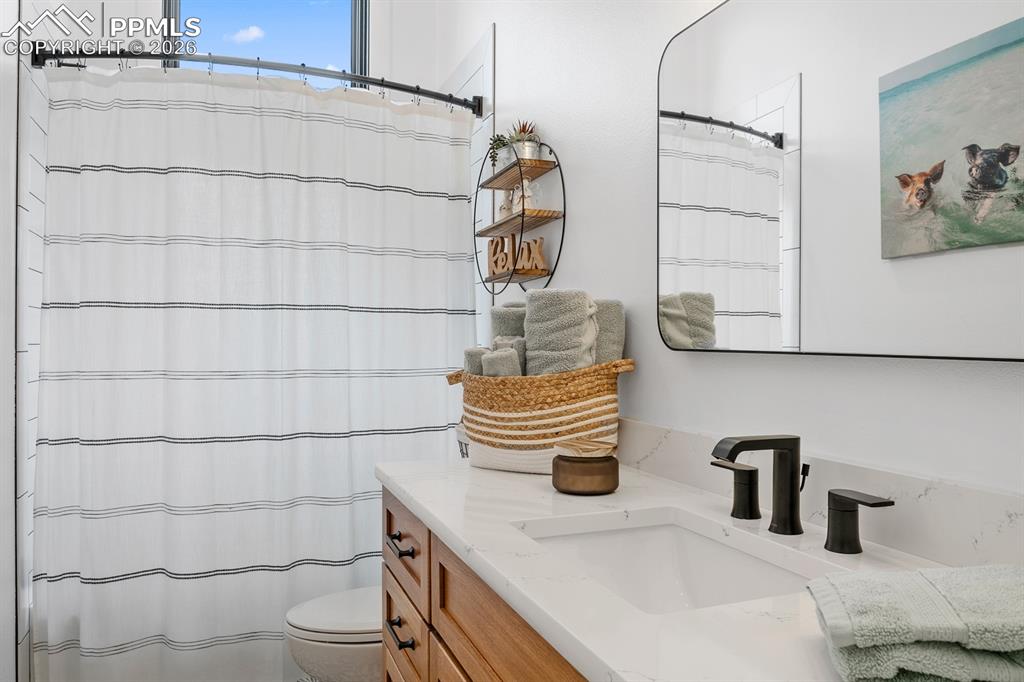 Image 20 of 30: Secondary bathroom on main