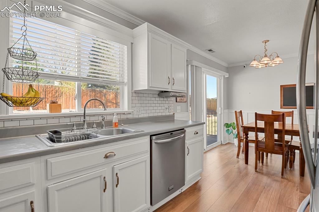 Image 13 of 35: Kitchen