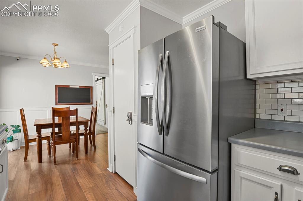 Image 14 of 35: Kitchen