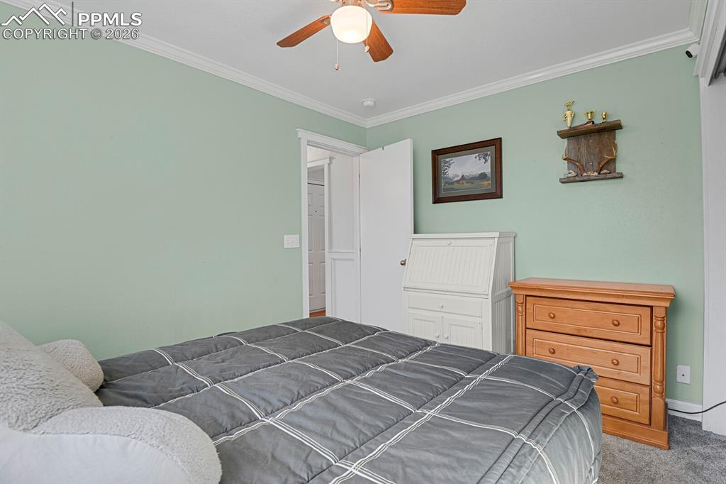 Image 23 of 35: Bedroom