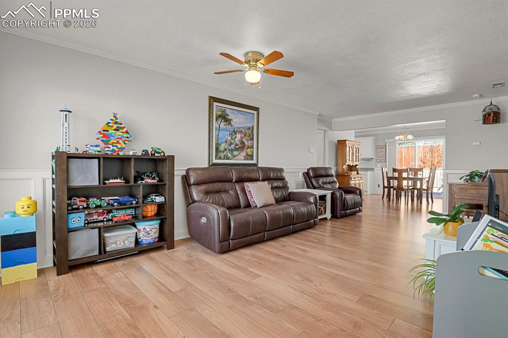 Image 4 of 35: Living Room