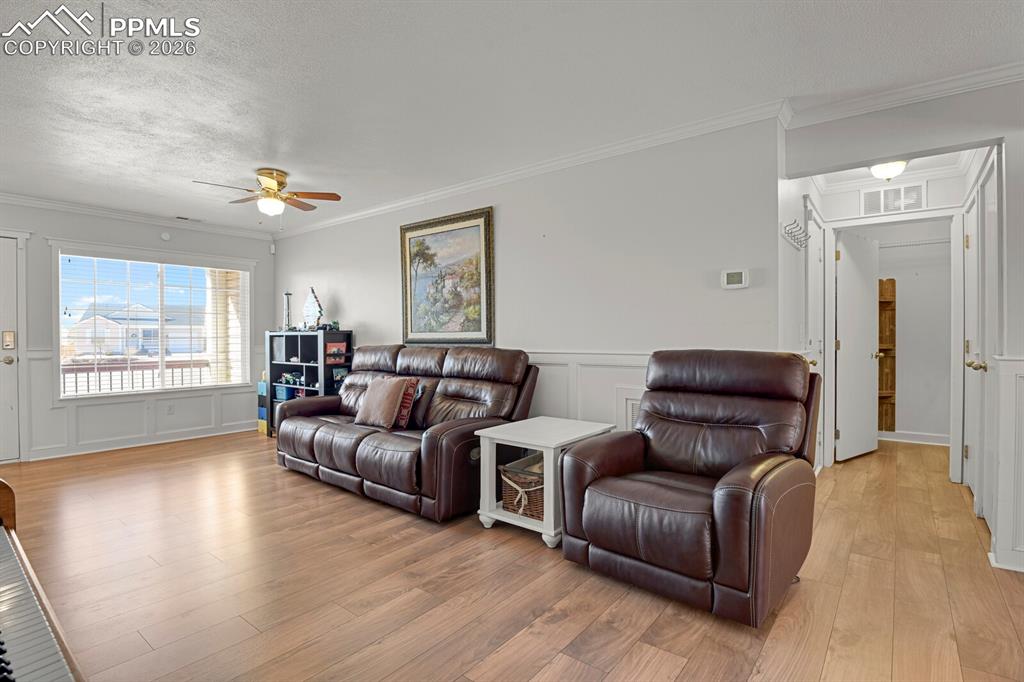 Image 5 of 35: Living Room