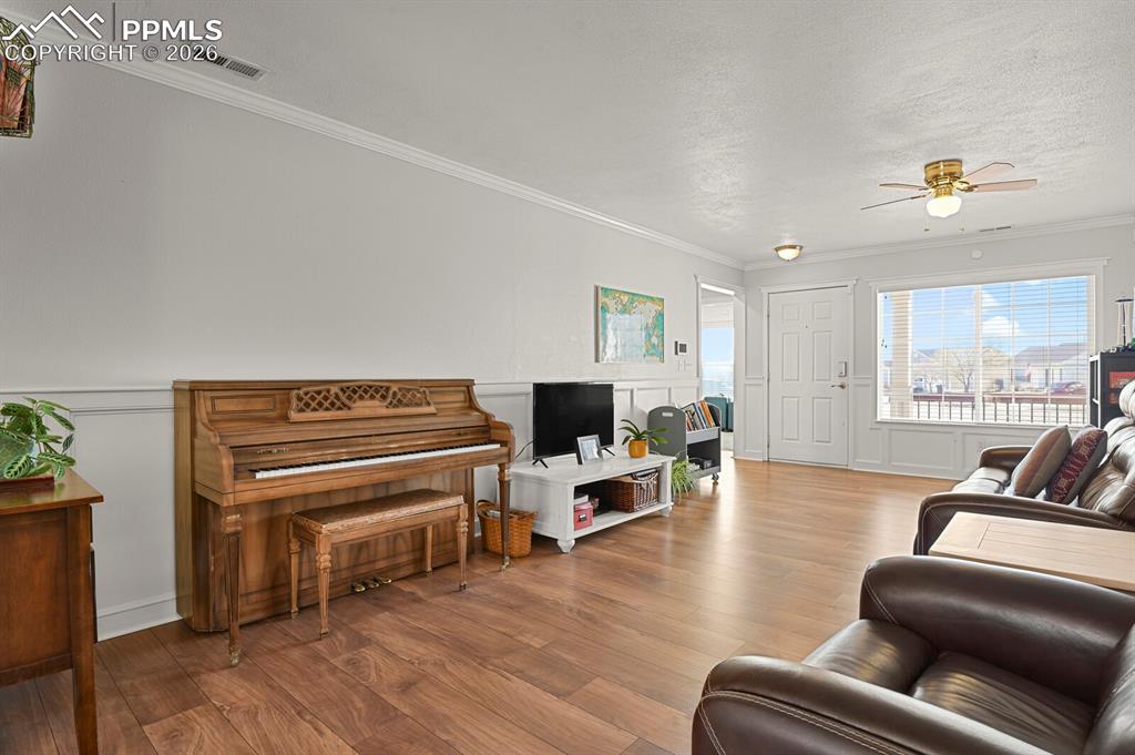 Image 7 of 35: Living Room