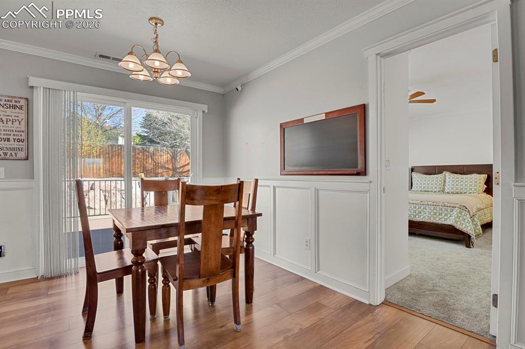 Image 9 of 35: Dining Area