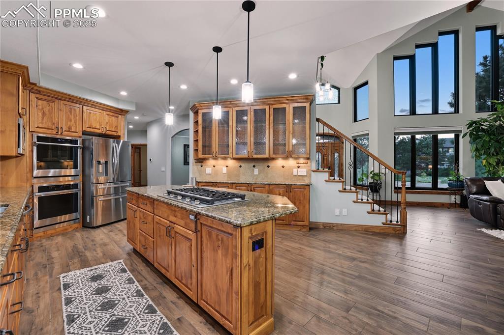 Image 14 of 47: Kitchen