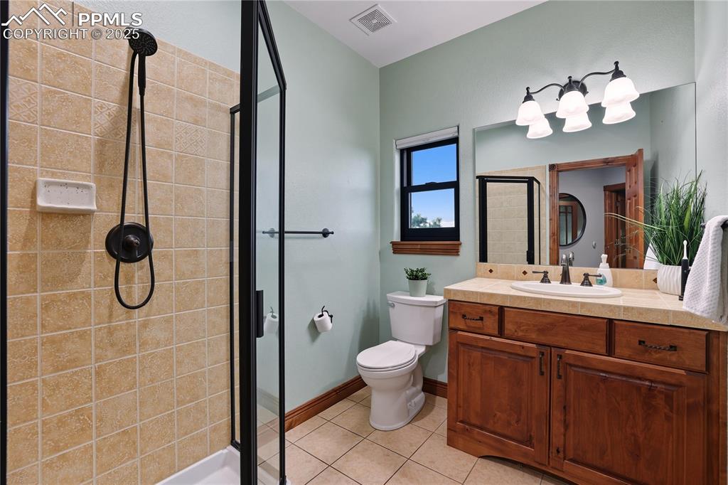 Image 17 of 47: Main Level Bathroom