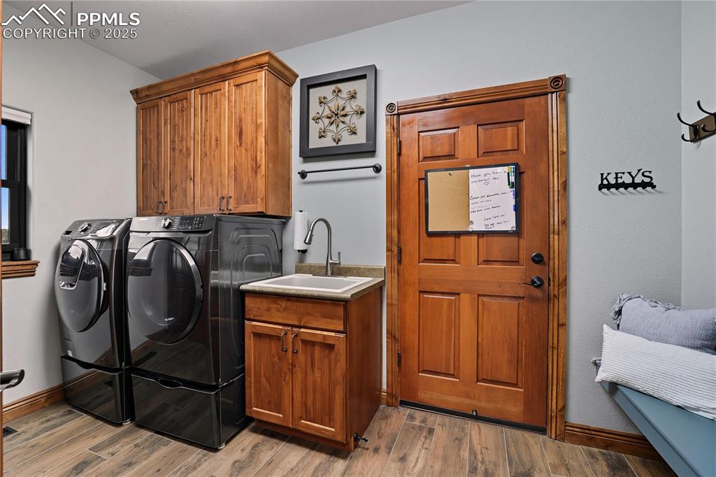 Image 19 of 47: Main Level Laundry