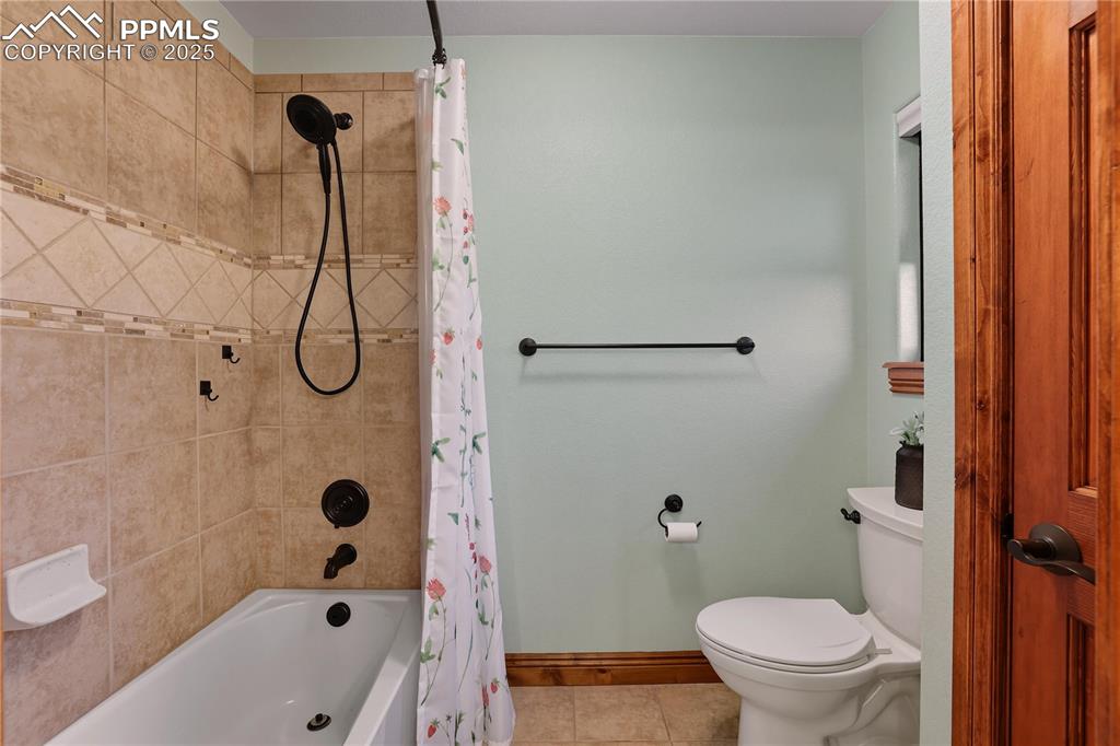 Image 28 of 47: Upper Level Bathroom