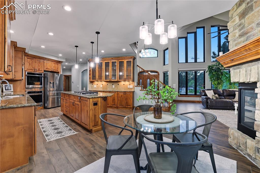 Image 8 of 47: Breakfast Area