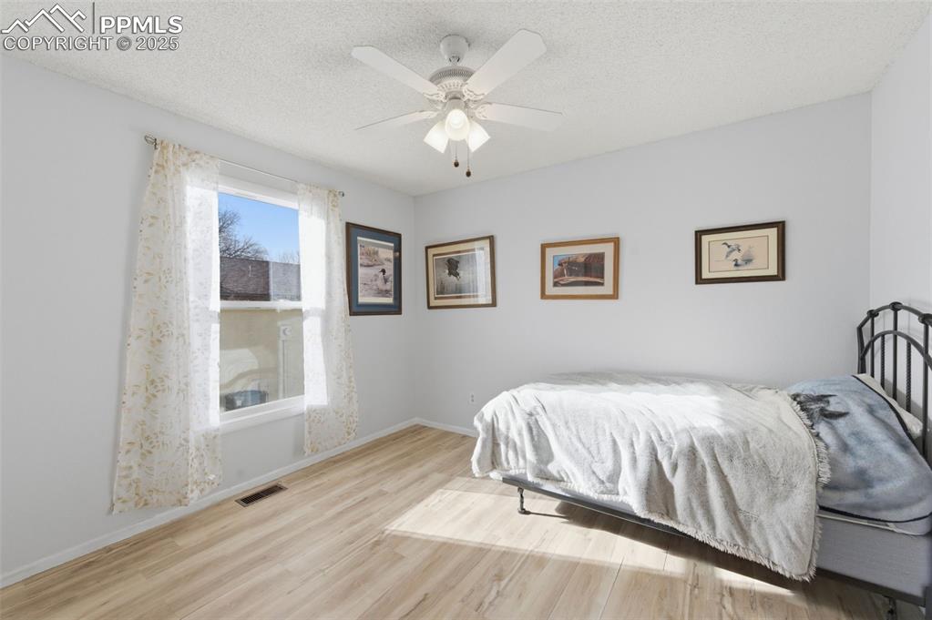 Image 10 of 23: Bedroom