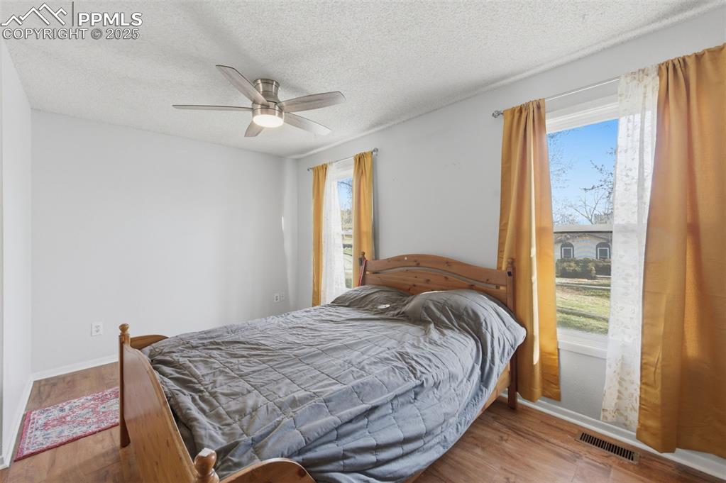 Image 14 of 23: Bedroom