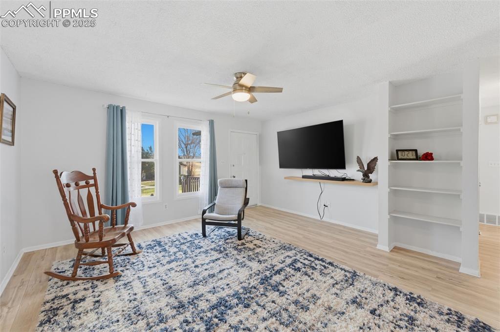 Image 3 of 23: Living Room