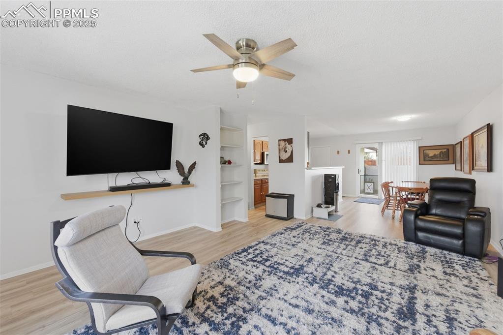 Image 4 of 23: Living Room