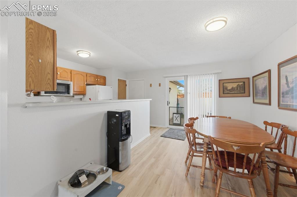 Image 6 of 23: Dining Area