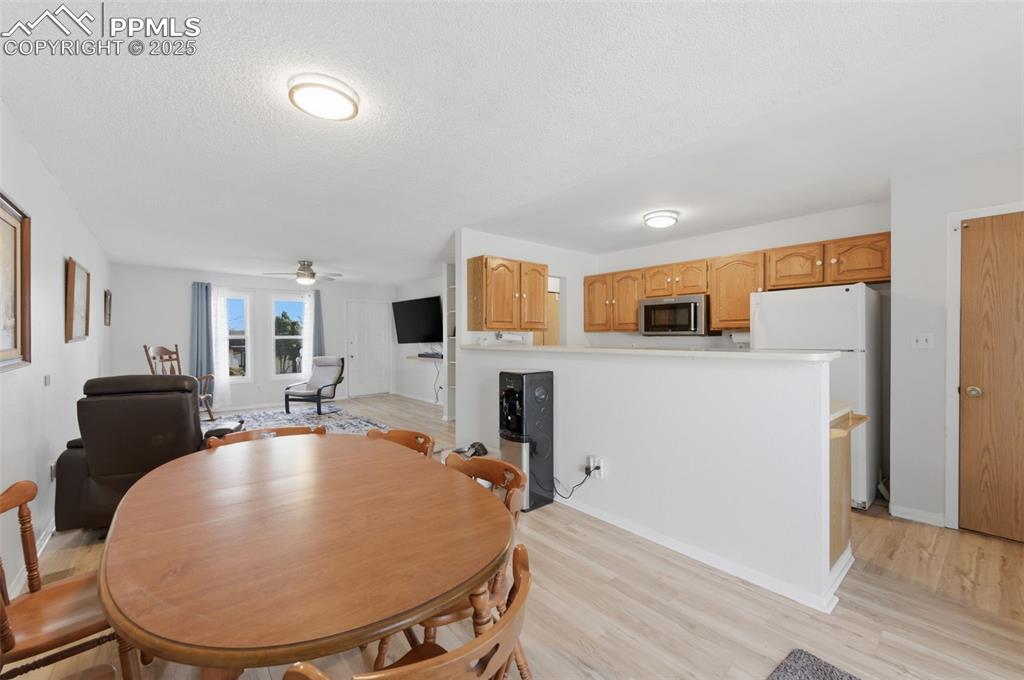 Image 7 of 23: Dining Area