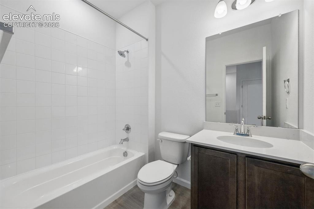 Image 14 of 22: Bathroom