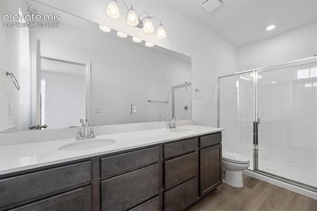 Image 19 of 22: Bathroom