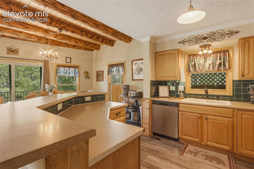 Image 13 of 41: Kitchen