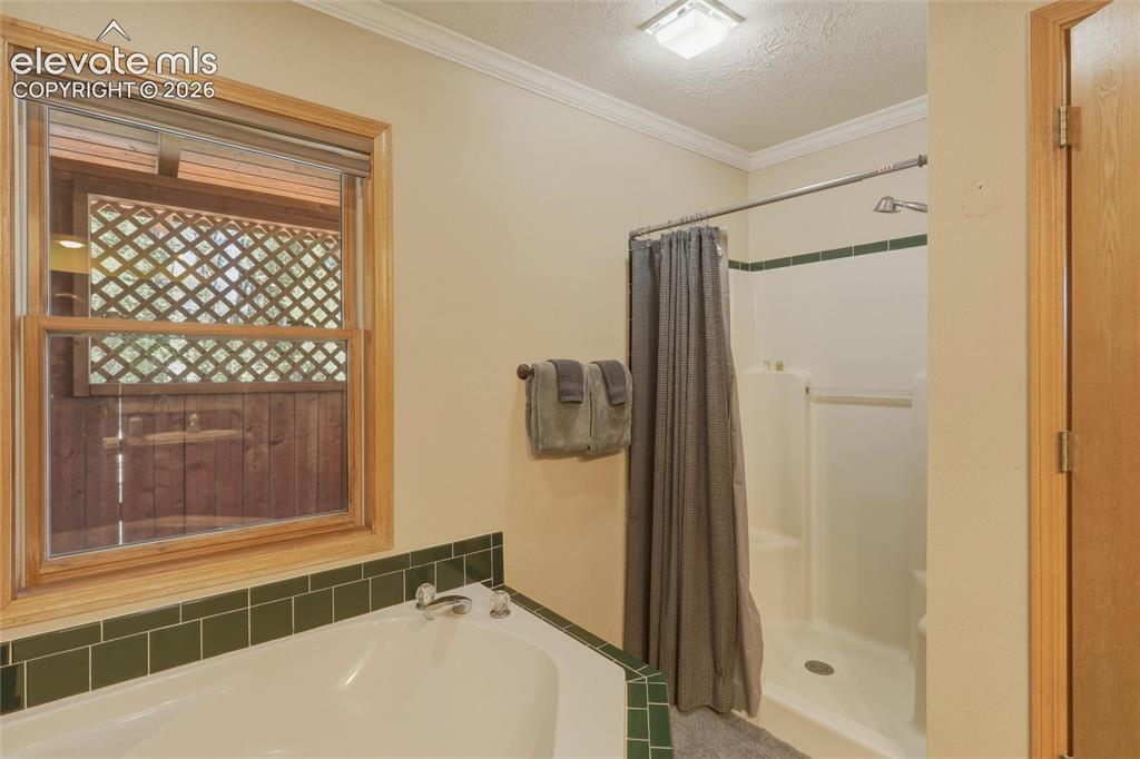Image 18 of 41: Bathroom