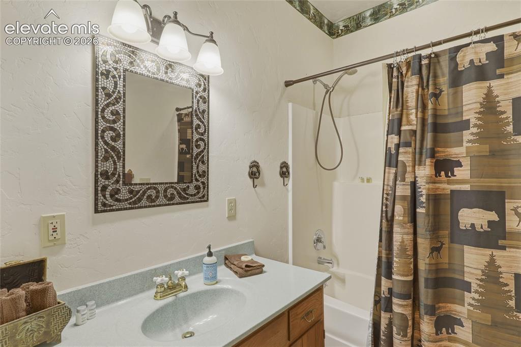 Image 37 of 41: Bathroom