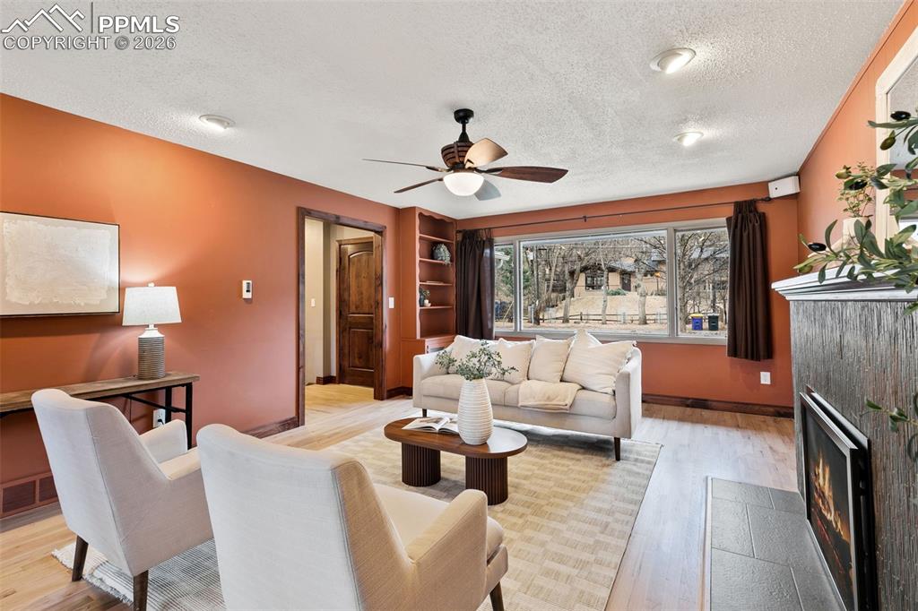 Image 10 of 44: Living Room